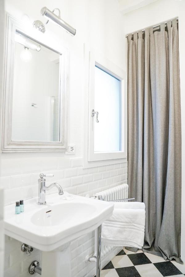 Art Apartment Black & White Suite Florence Exterior photo